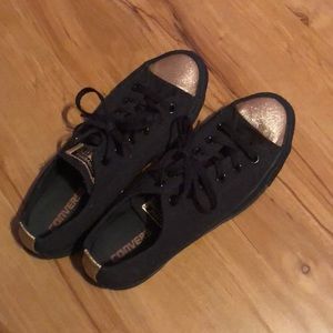 Gold(glitter) and black converse